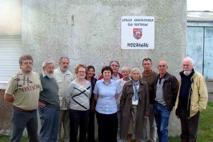 Une partie des administrateurs devant le site du CGSB à Ploemeur Ca2009.jpg